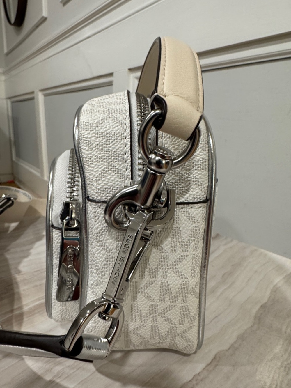 Michael Kors Bag Jet Set Signature Logo Strap with Front Pockets Crossbody - Picture 6 of 17